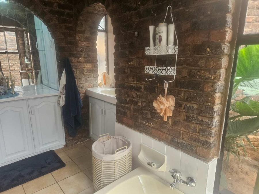 5 Bedroom Property for Sale in Royldene Northern Cape
